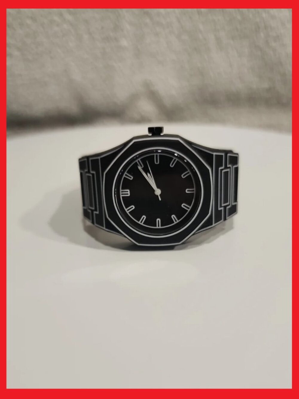 40mm Plastic Quartz Black Sketch Dial integrated bracelet watch